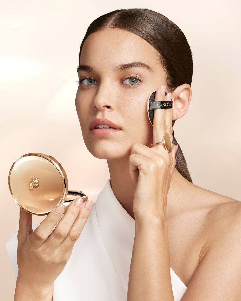 Model applying Absolue Cushion Foundation, hydrating cushion foundation for a luminous finish