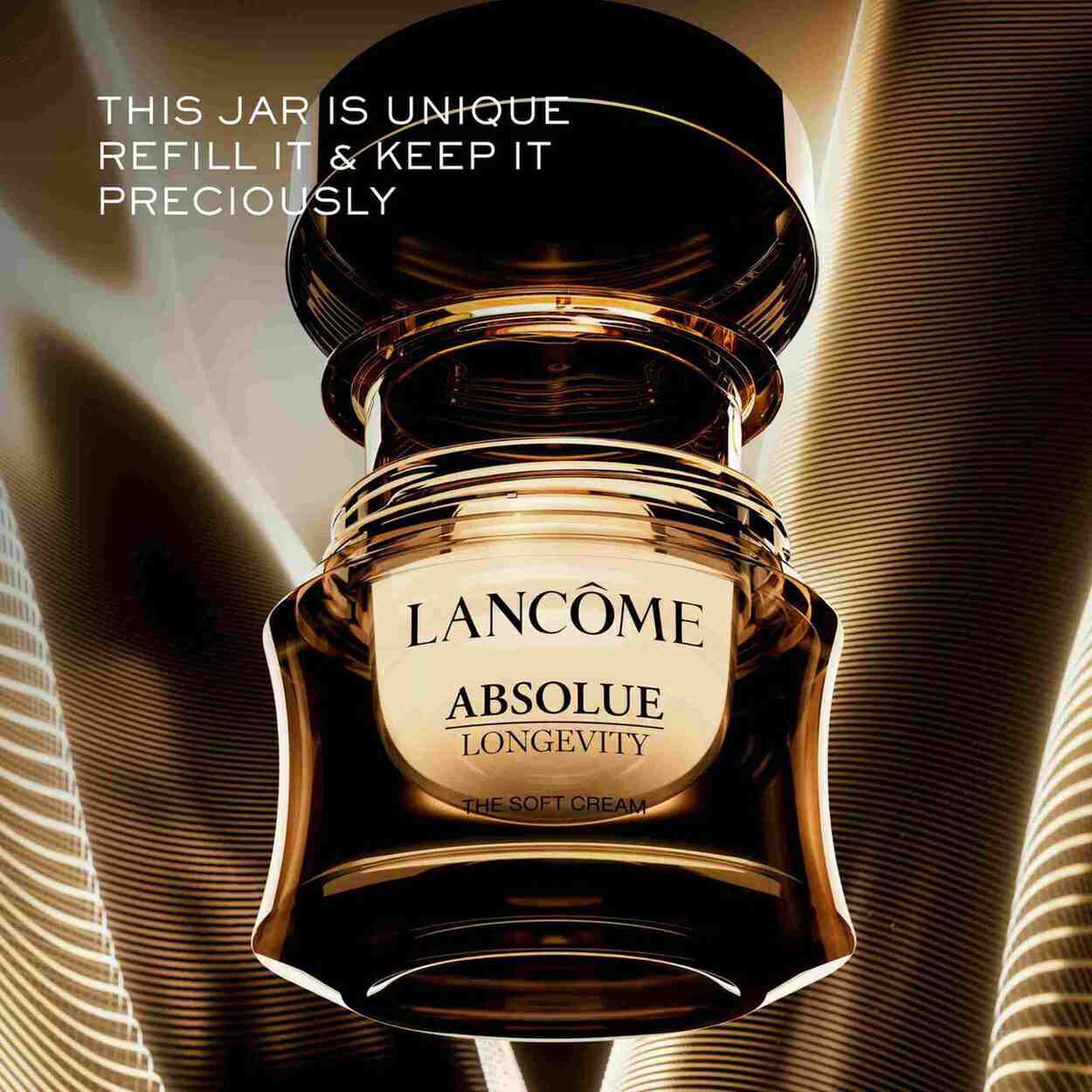 Rich texture of Absolue Longevity Soft Cream with PDRN™