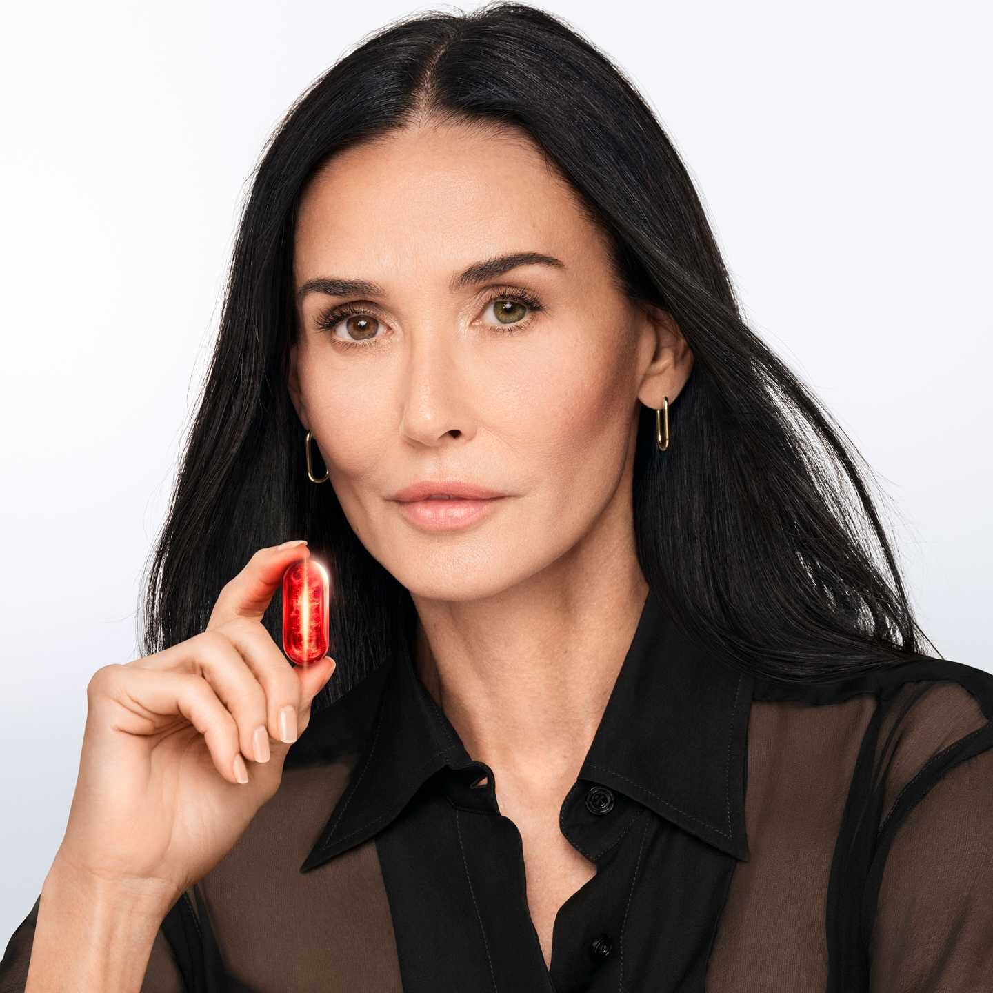 Model with animated lines on the chin